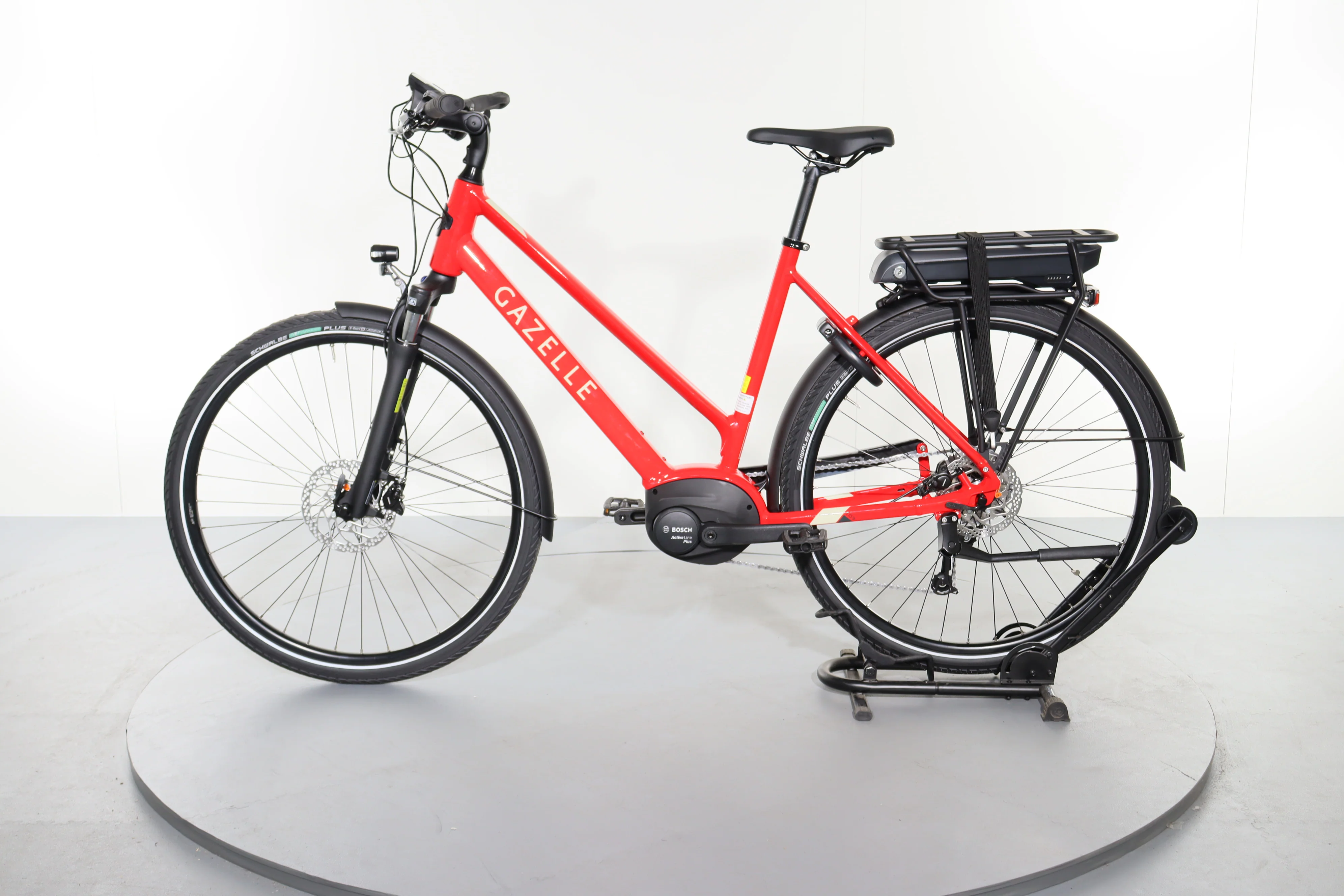 Gazelle Medeo T9 HMB Mid Step - Image 4