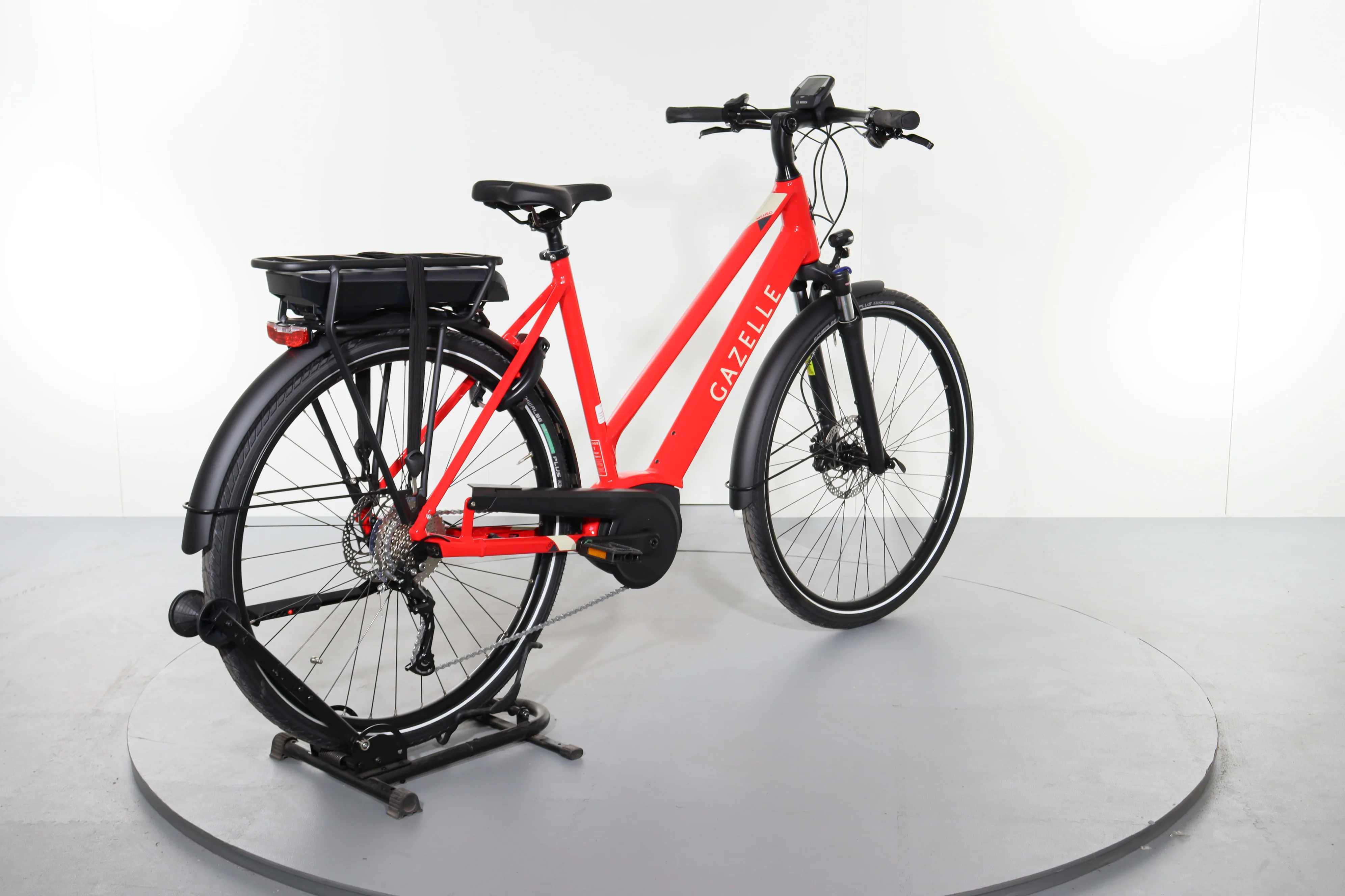 Gazelle Medeo T9 HMB Mid Step - Image 6