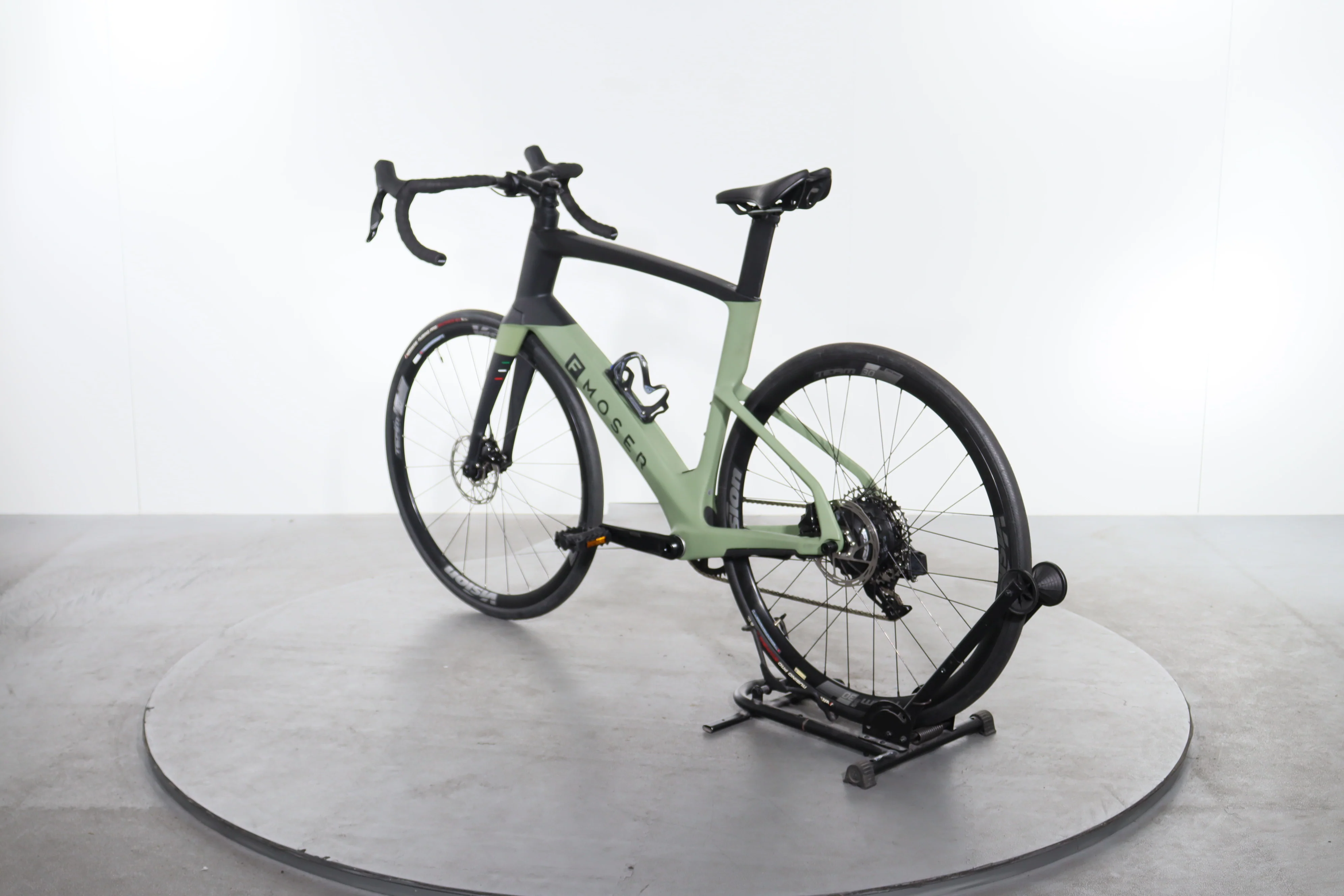 Pinarello F Moser E-Road Rival Axs - Image 5
